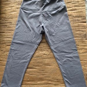 Lulu gray cropped leggings